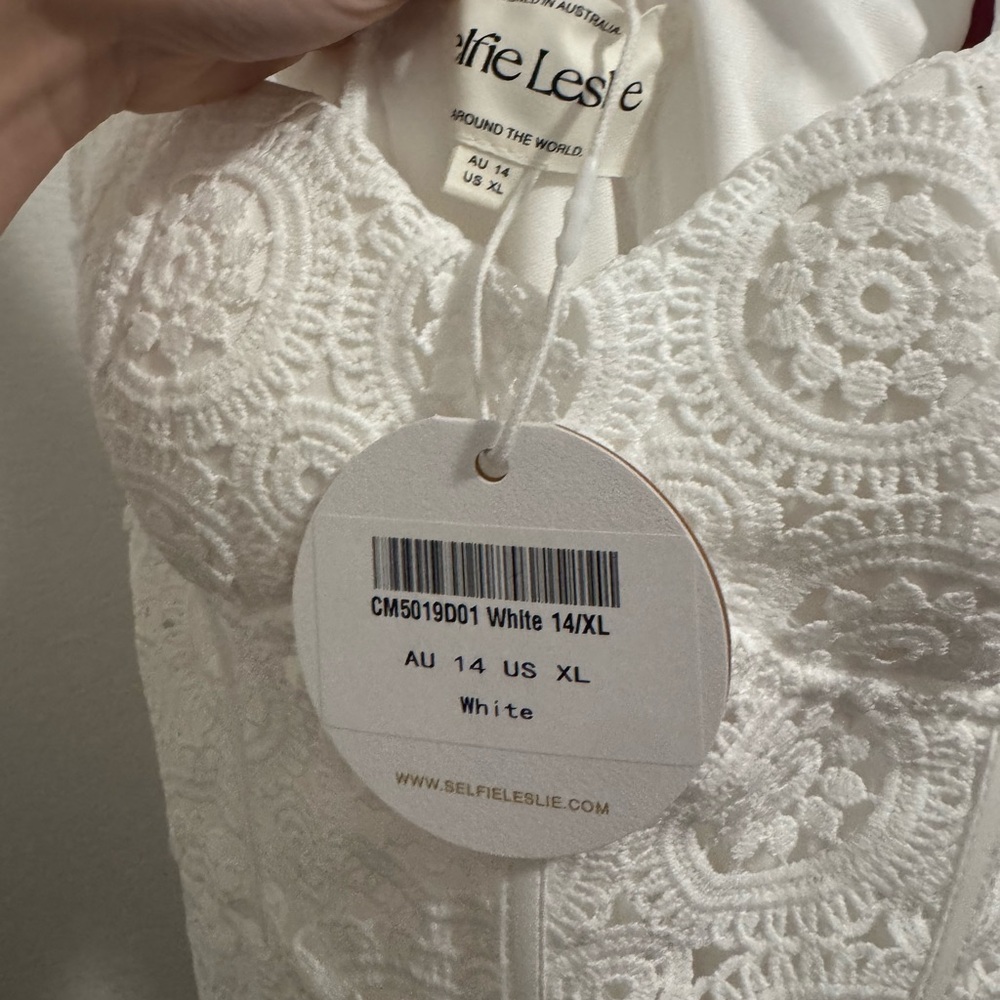 Selfie Leslie White Lace Dress - Picture 4 of 4